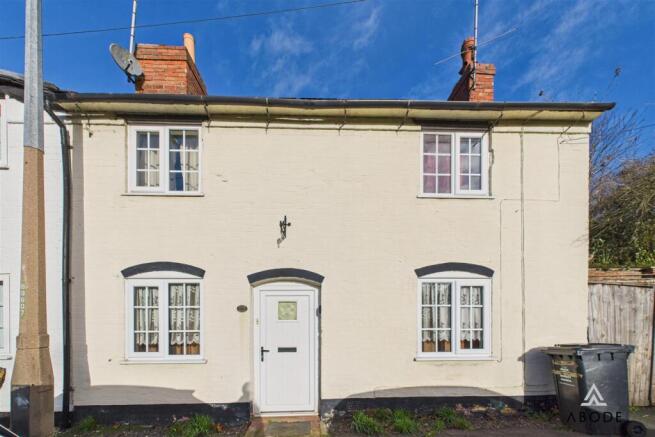 2 bed property, in Pinfold Lane, £250,000