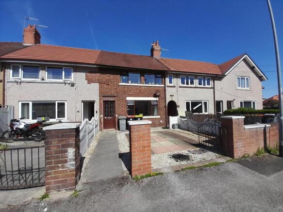 2 bed property, in Christie Avenue, £155,000