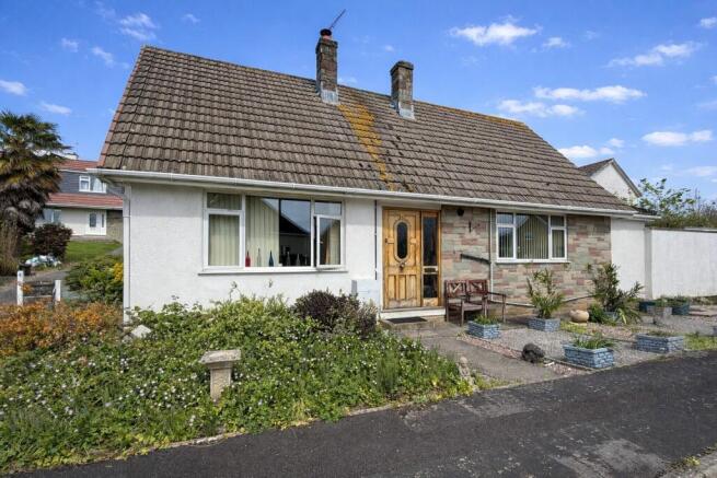 3 bed property, in Greenhill Close, £415,000