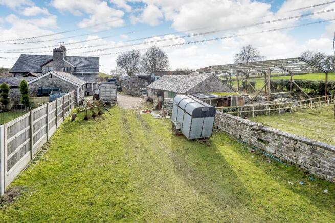3 bed property, in Brynford, £400,000