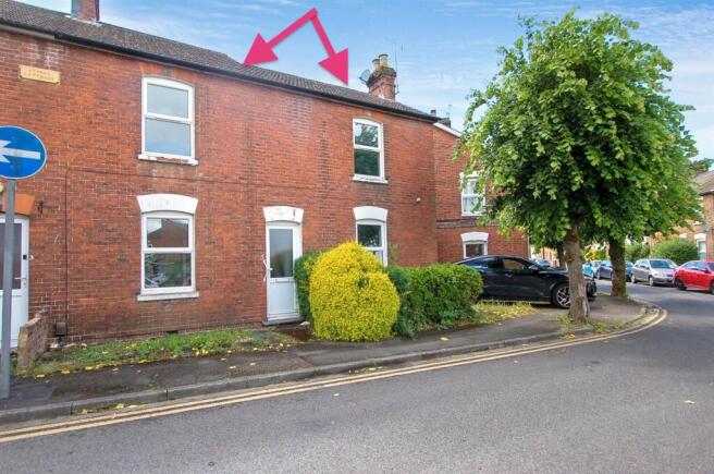 2 bed property, in Danvers Road, £350,000