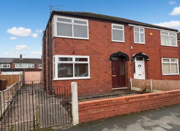 3 bed property, in Warwick Avenue, £245,000
