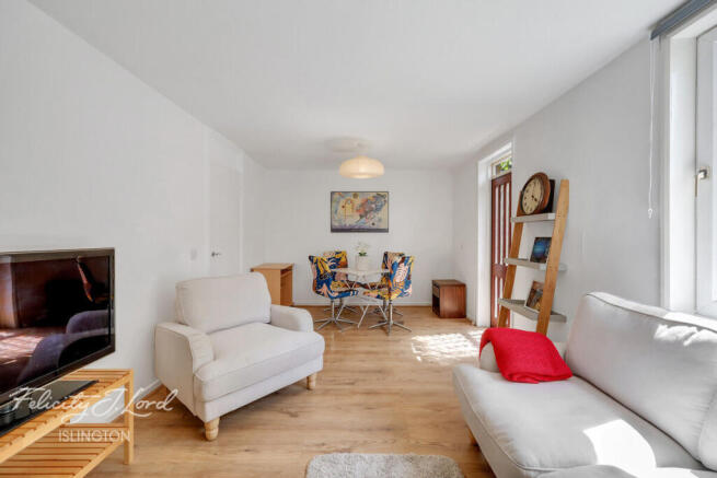 3 bed property, in Raynor Place, £900,000