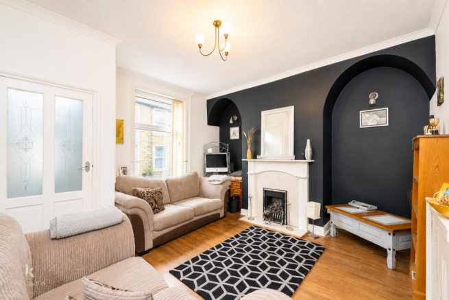 2 bed property, in Lodge Street, £110,000