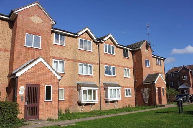 1 bed property, in Express Drive, £180,000