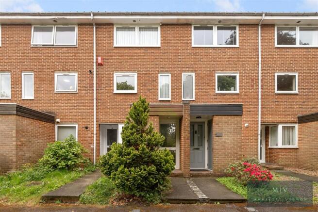 2 bed property, in St. Arvans Close, £325,000