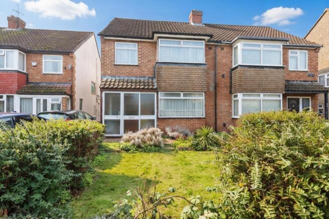 3 bed property, in Chitterfield Gate, £450,000