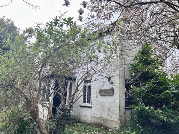 3 bed property, in Mill Lane, £325,000