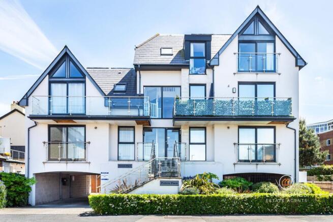 1 bed property, in Norton Way, £150,000