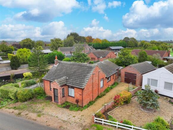 3 bed property, in Branches Lane, £180,000