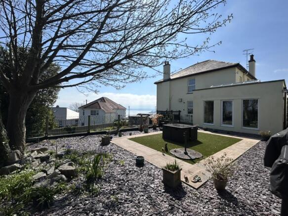 5 bed property, in Upper Headland Park Road, £650,000