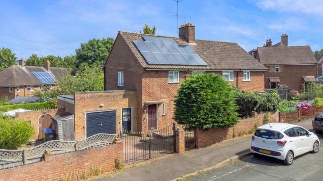 3 bed property, in Horsfield Road, £325,000