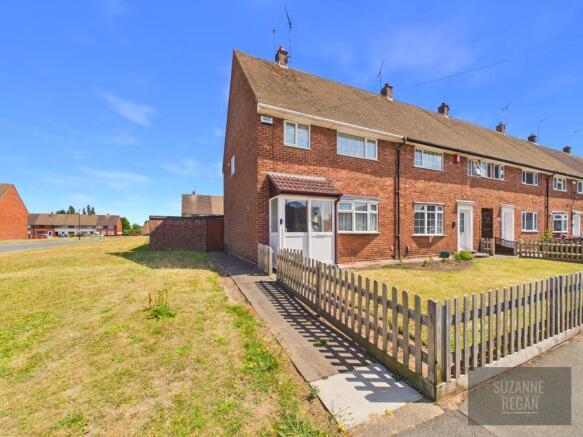 3 bed property, in Giles Close, £200,000