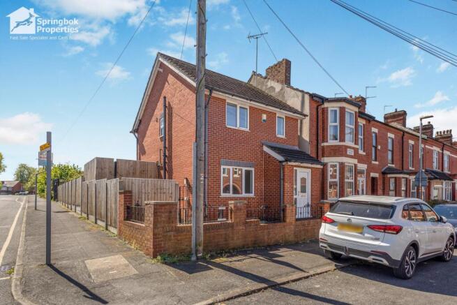 3 bed property, in Cliffdale Drive, £305,000