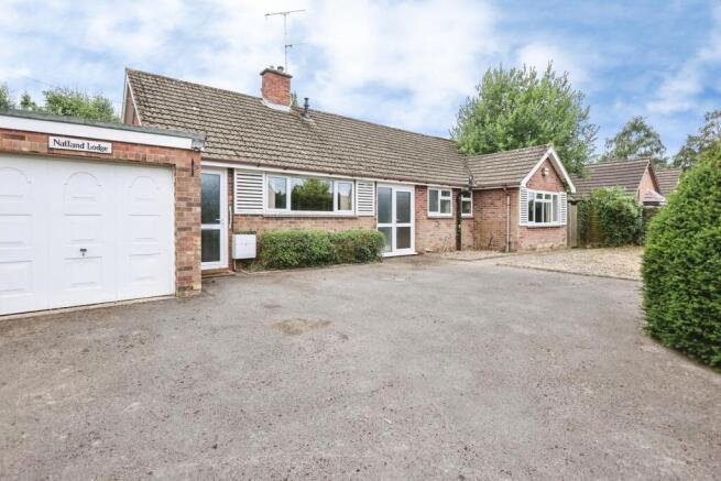 3 bed property, in Minge Lane, £300,000