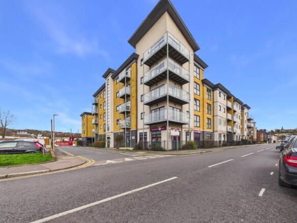 1 bed property, in Regent House, £158,495