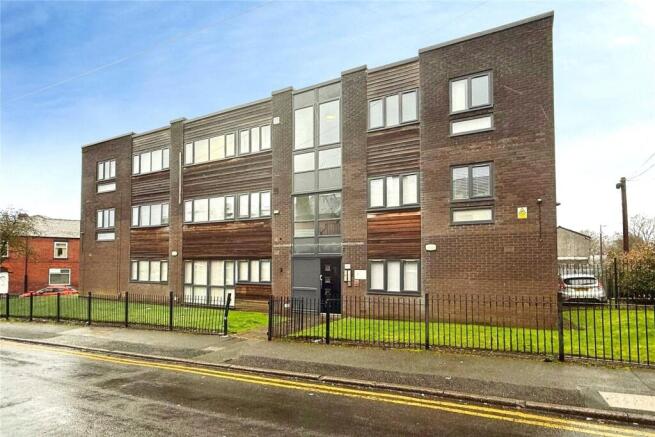1 bed property, in Hall Street, £50,000