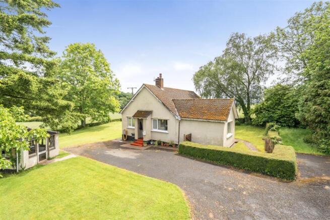 2 bed property, in Milverton, £350,000