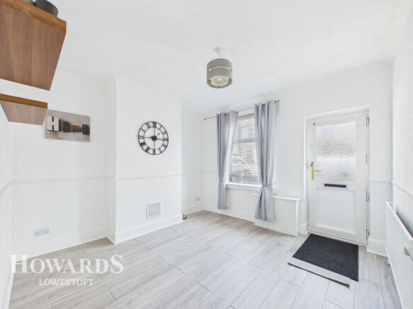3 bed property, in Cambridge Road, £130,000
