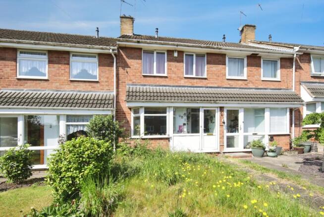 2 bed property, in Manor House Lane, £160,000
