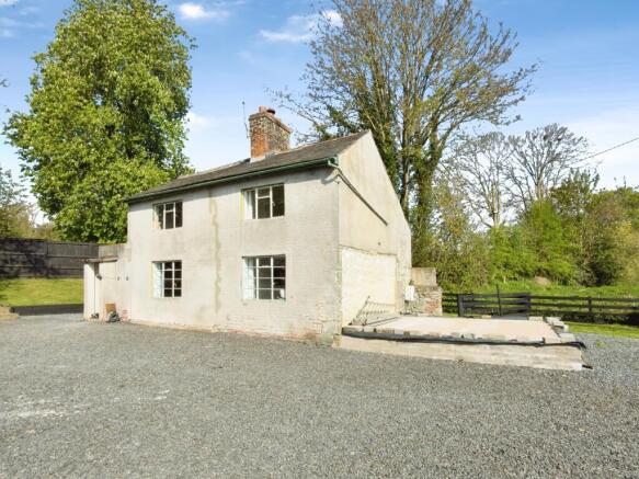 4 bed property, in Garthmyl, £260,000