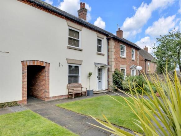 2 bed property, in Potter Street, £290,000
