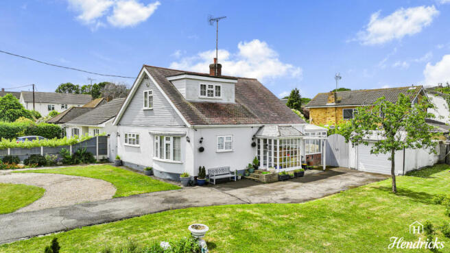 4 bed property, in Woodlands Road, £600,000