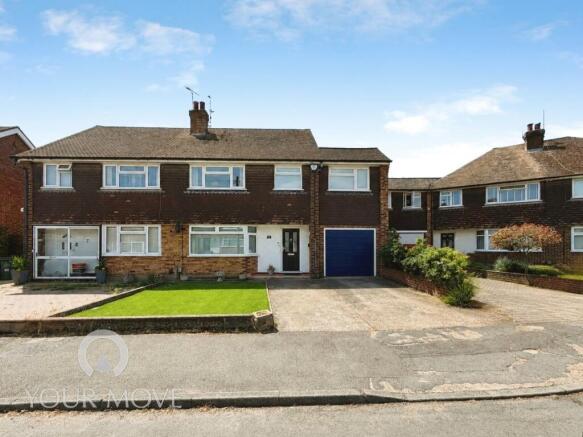 5 bed property, in Derwent Close, £600,000