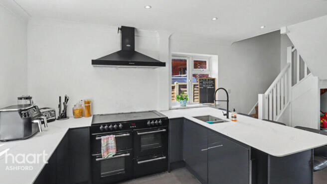4 bed property, in School Road, £400,000