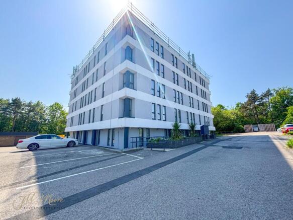 2 bed property, in Parsons House, £114,500