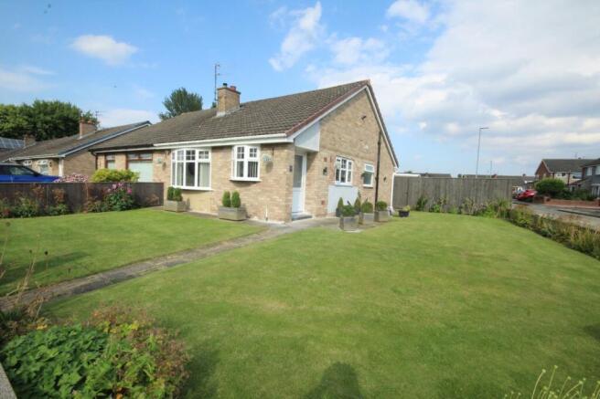 2 bed property, in Merrington Avenue, £185,000