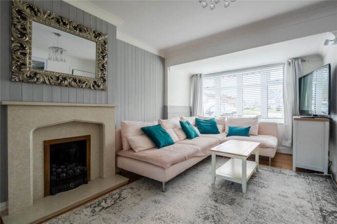 4 bed property, in Melrose Avenue, £380,000