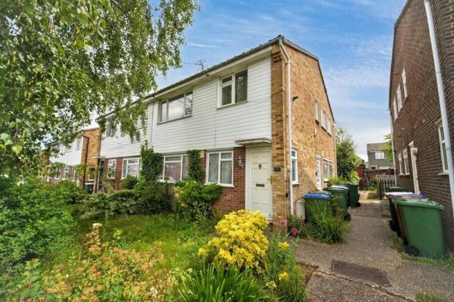 2 bed property, in Hatherley Road, £250,000