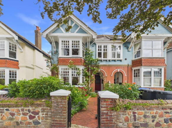 4 bed property, in Windsor Road, £640,000