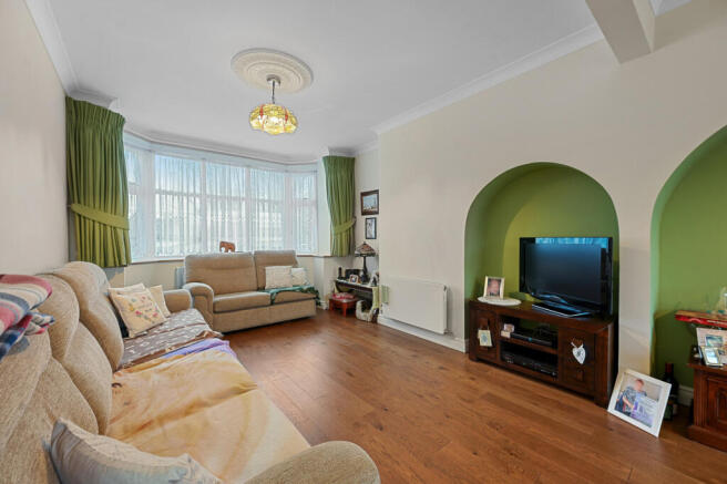 3 bed property, in North Acton Road, £575,000