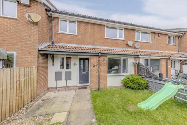 2 bed property, in Winterside Close, £110,000