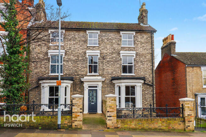 4 bed property, in Christchurch Street, £575,000