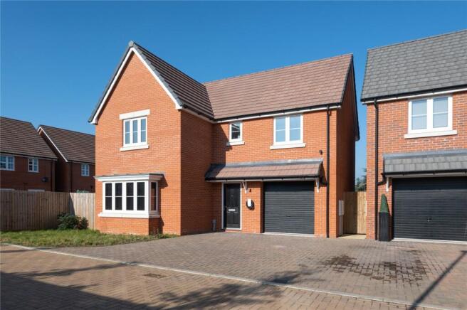 4 bed property, in Hastings Close, £900,000