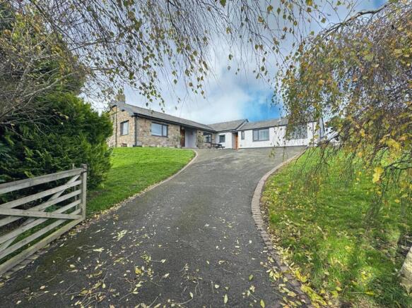 4 bed property, in Llanelian, £700,000