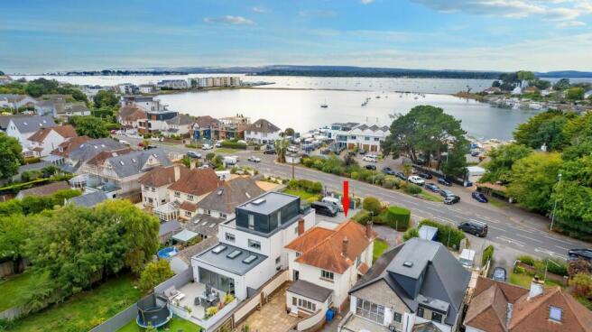 4 bed property, in Sandbanks Road, £930,000