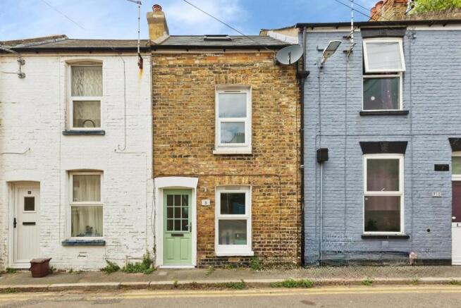2 bed property, in Waterloo Place, £195,000