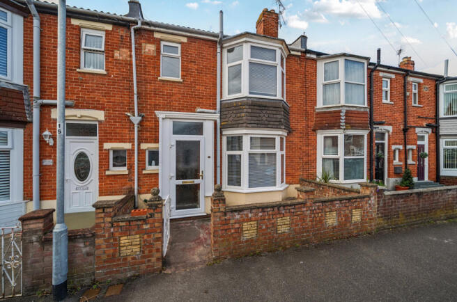 3 bed property, in Hartley Road, £300,000