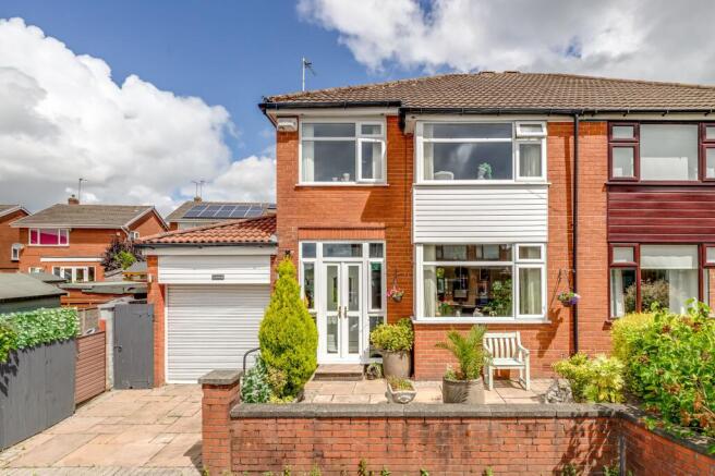 3 bed property, in Gorsey Brow Close, £260,000
