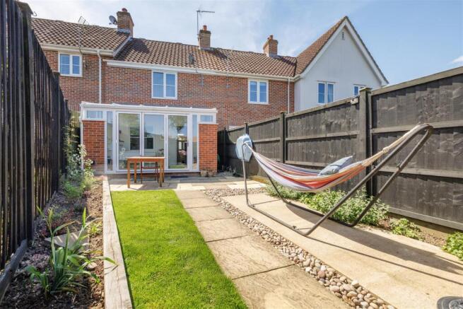 2 bed property, in Roman Way, £220,000