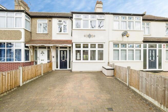 3 bed property, in Tennyson Way, £475,000