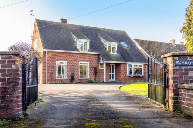 3 bed property, in Wainfleet Road, £375,000