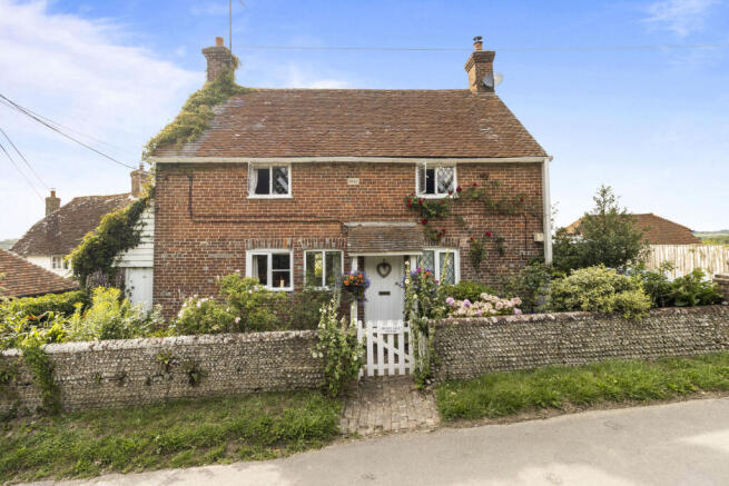 3 bed property, in Brays Hill, £685,000