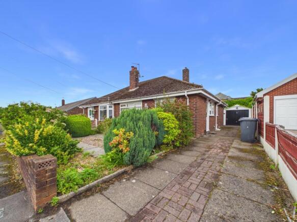 2 bed property, in School Avenue, £225,000