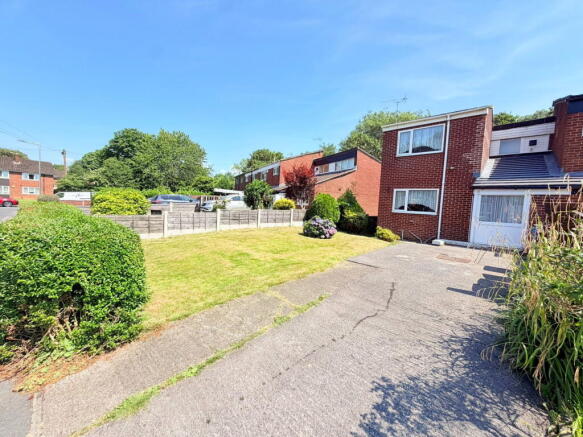 3 bed property, in Parry Mead, £249,950