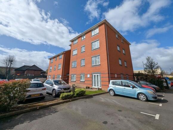 2 bed property, in Rathbone Court, £115,000